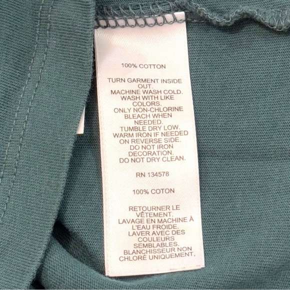 Vineyard Vines Youth S (8-10) Holiday Dog Sled Long Sleeve Pocket Christmas Tee - Picture 6 of 6